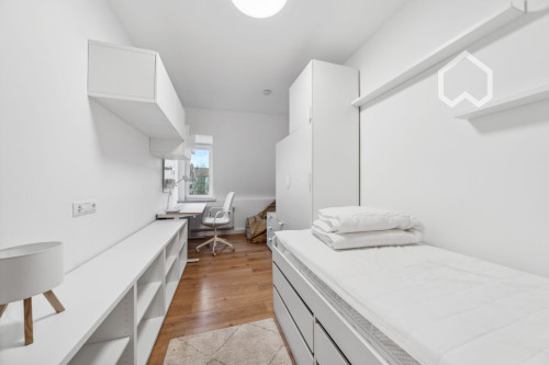 Comfortable and quiet room in friendly 3bedroom shared appartment