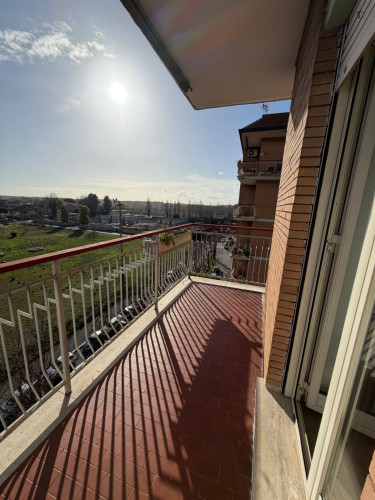 Single Ensuite Bedroom with Balcony in Rome