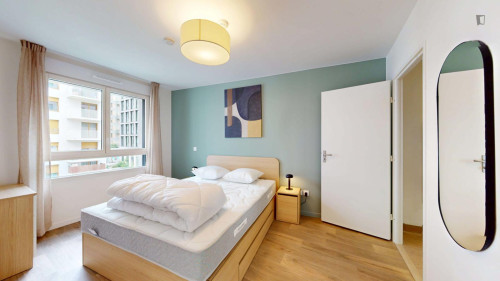 Modern 1 bedroom apartment near Les Grésillons train station