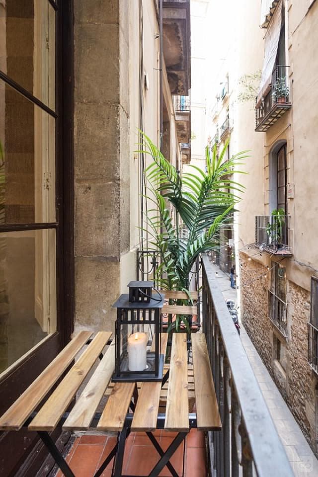 Single Room With Balcony (Mirallers One) - 9