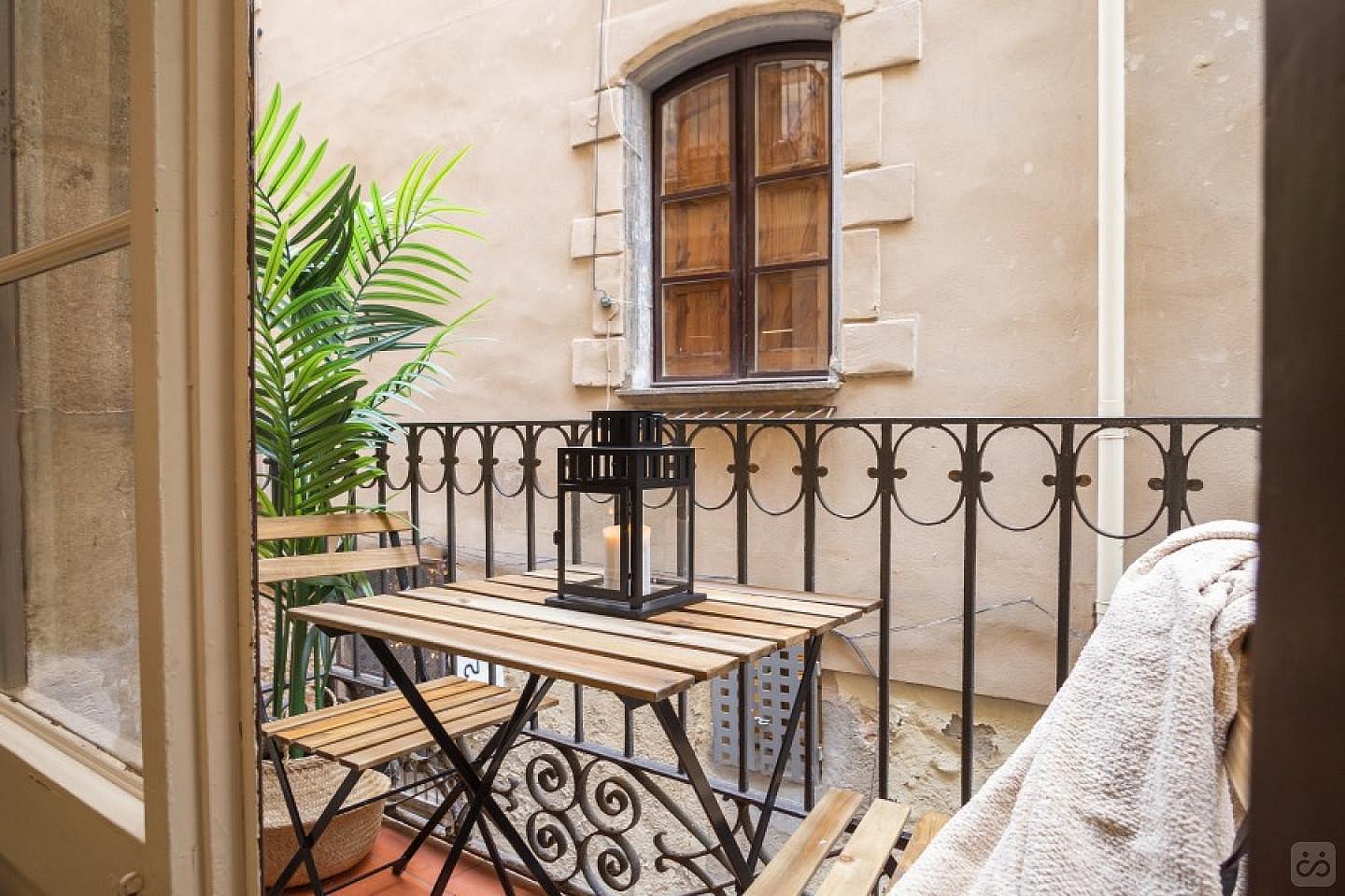 Single Room With Balcony (Mirallers One) - 3