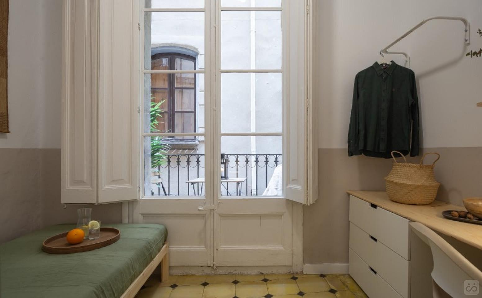 Single Room With Balcony (Mirallers One) - 1