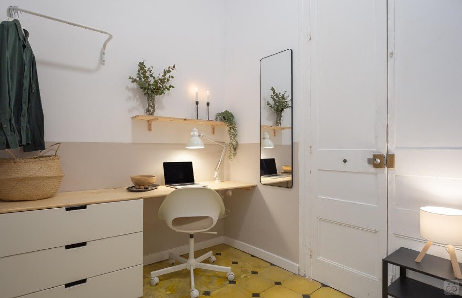 Single Room With Balcony (Mirallers One) - 7
