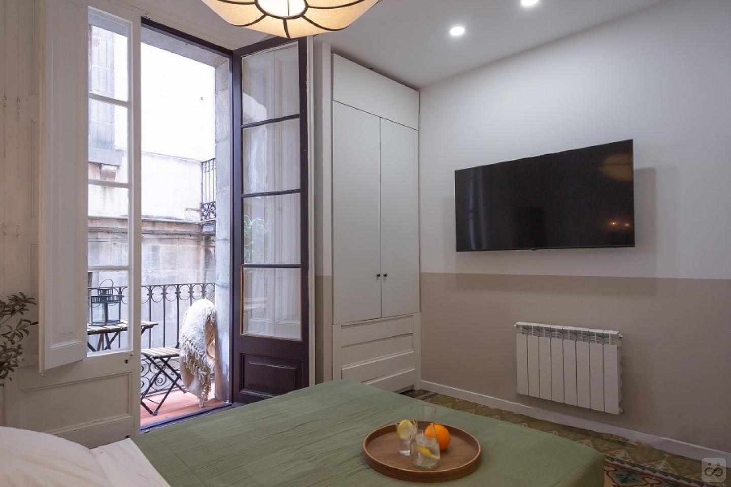 Double Room With Balcony And TV (Mirallers Four) - 3
