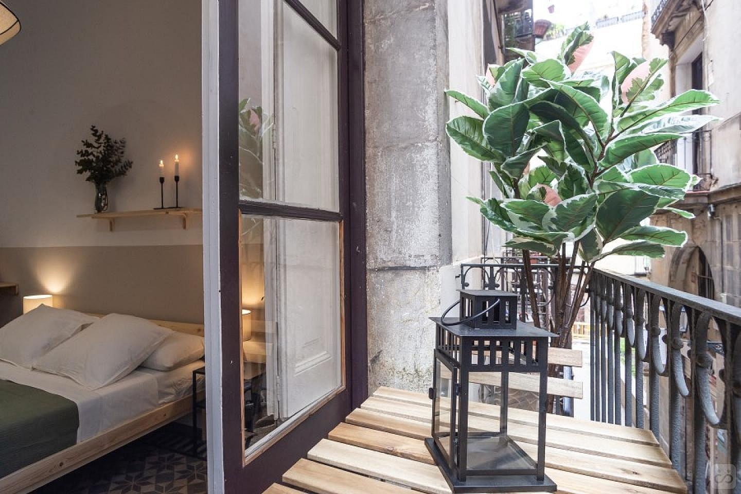 Double Room With Balcony And TV (Mirallers Four) - 1