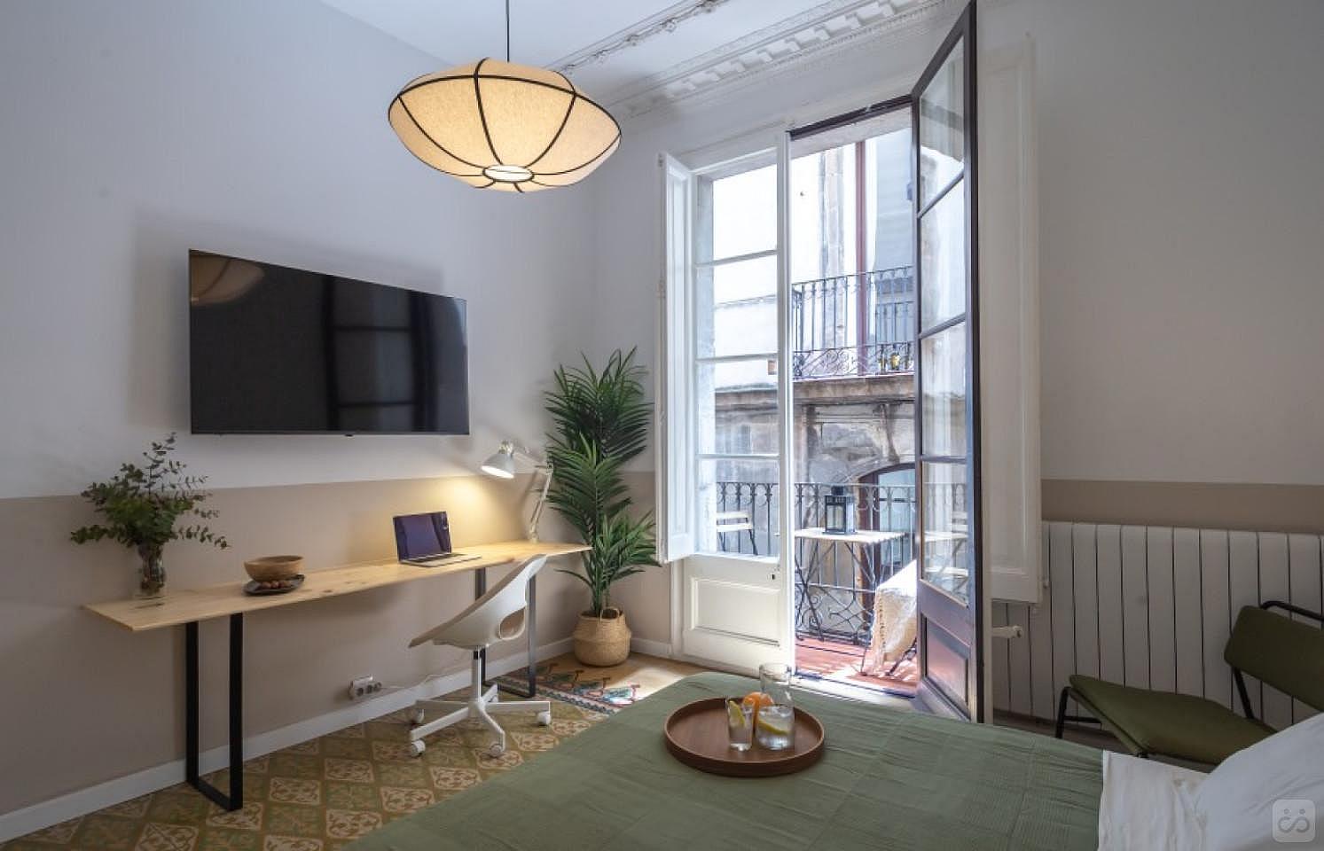 Double Room With Balcony And TV (Mirallers Five) - 4