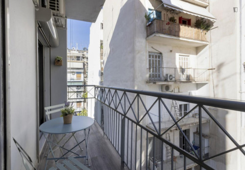 Welcoming 2-bedroom flat near the National Archaeological Museum