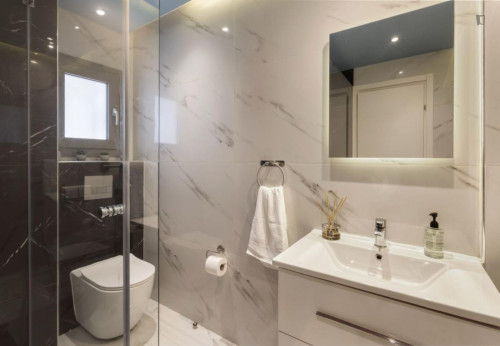 Welcoming 2-bedroom flat near the National Archaeological Museum