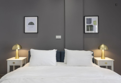 Welcoming 2-bedroom flat near the National Archaeological Museum