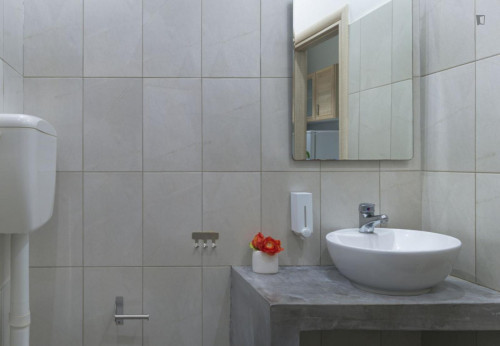 Comfy 1-bedroom apartment near University of Economics and Business