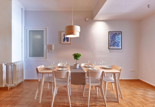 Charming 1-bedroom flat close to the University of Economics and Business (Troias Building)