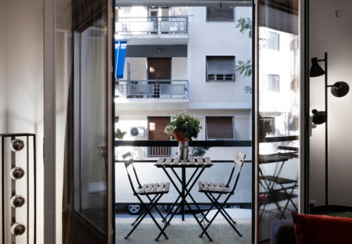Comfortable 1-bedroom flat next to the National Garden