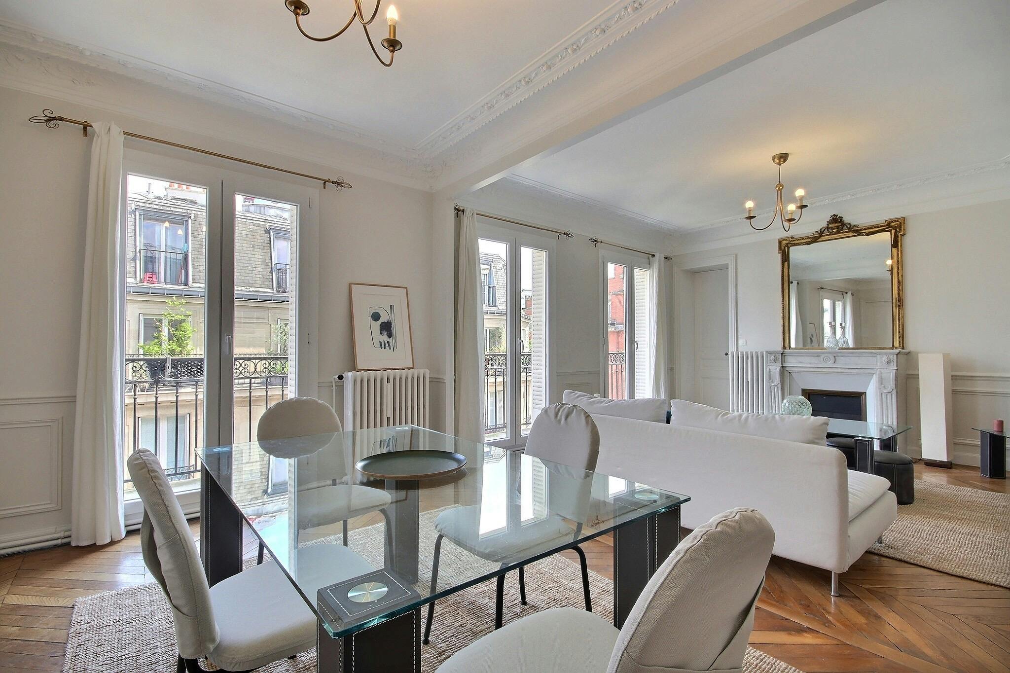  Entire Place  -  Rue Médéric, Paris  - Gallery -  1
