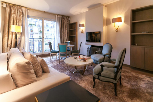 Avenue Montaigne, Paris