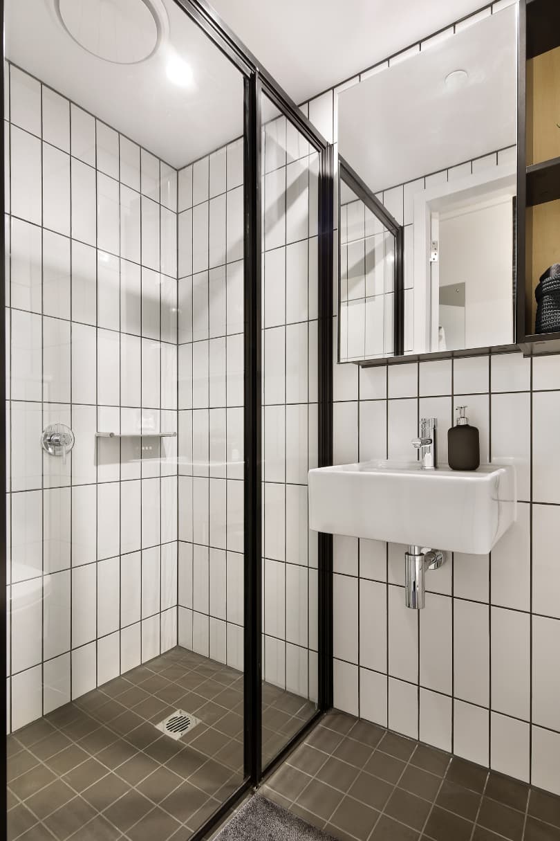 Premium Single Bedroom – 6 Share Apt - Iglu South Yarra - Gallery - 4
