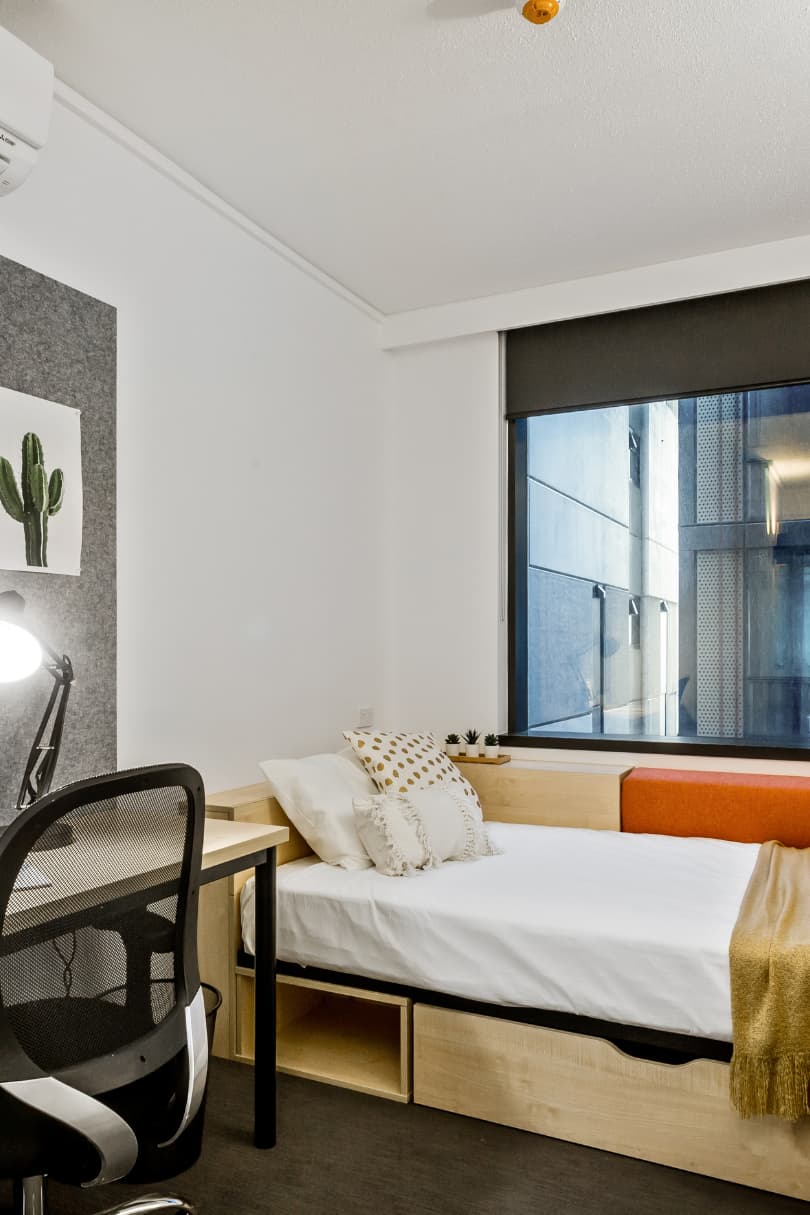 Single Bedroom – 6 Share Apt - Iglu South Yarra - Gallery - 1