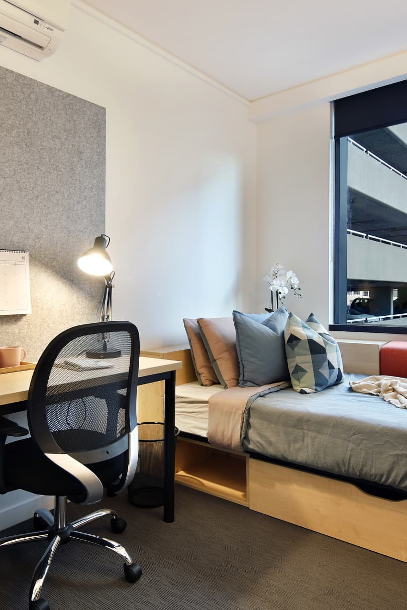 Single Bedroom – 5 Share Apt - Iglu South Yarra - Gallery - 1
