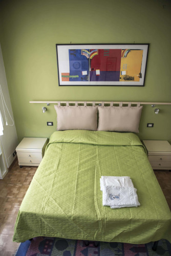 Room in Via Colle dei Pini, Roma for 75 m² with 2 bedrooms