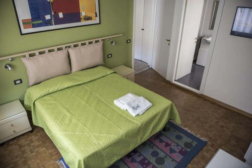 Room in Via Colle dei Pini, Roma for 75 m² with 2 bedrooms