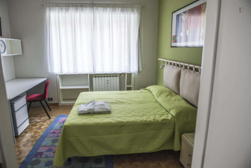 Room in Via Colle dei Pini, Roma for 75 m² with 2 bedrooms