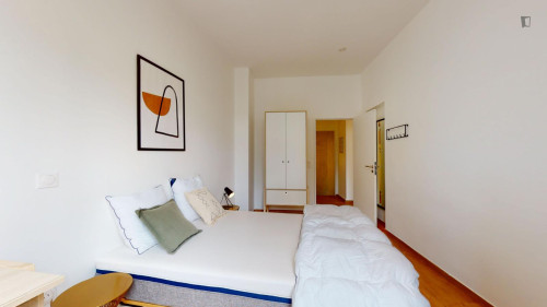 Cosy double ensuite bedroom near Jardin de la Côte