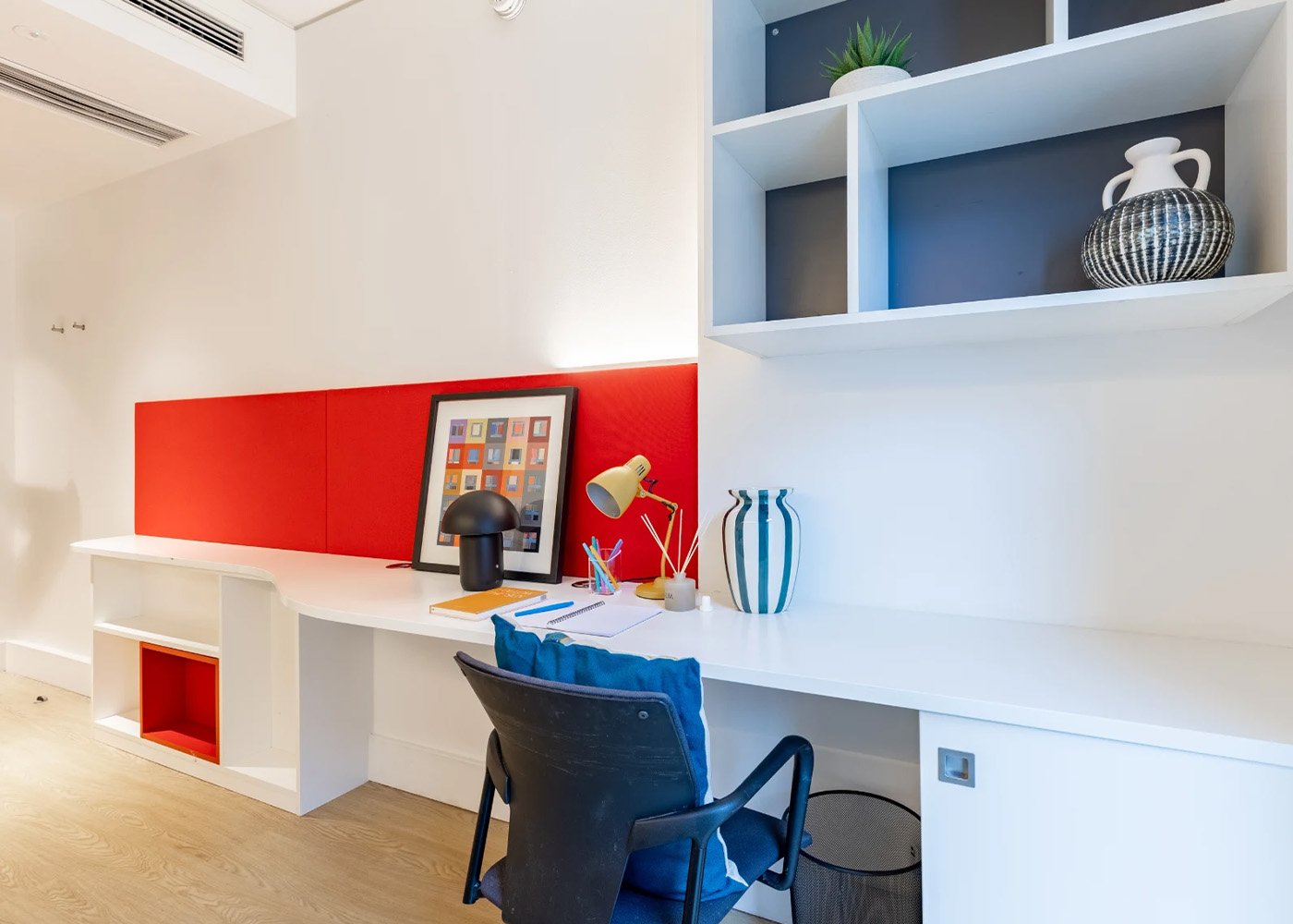  Classic Ensuite Lower Level  -  Londonist Spring Mews  - Gallery -  4