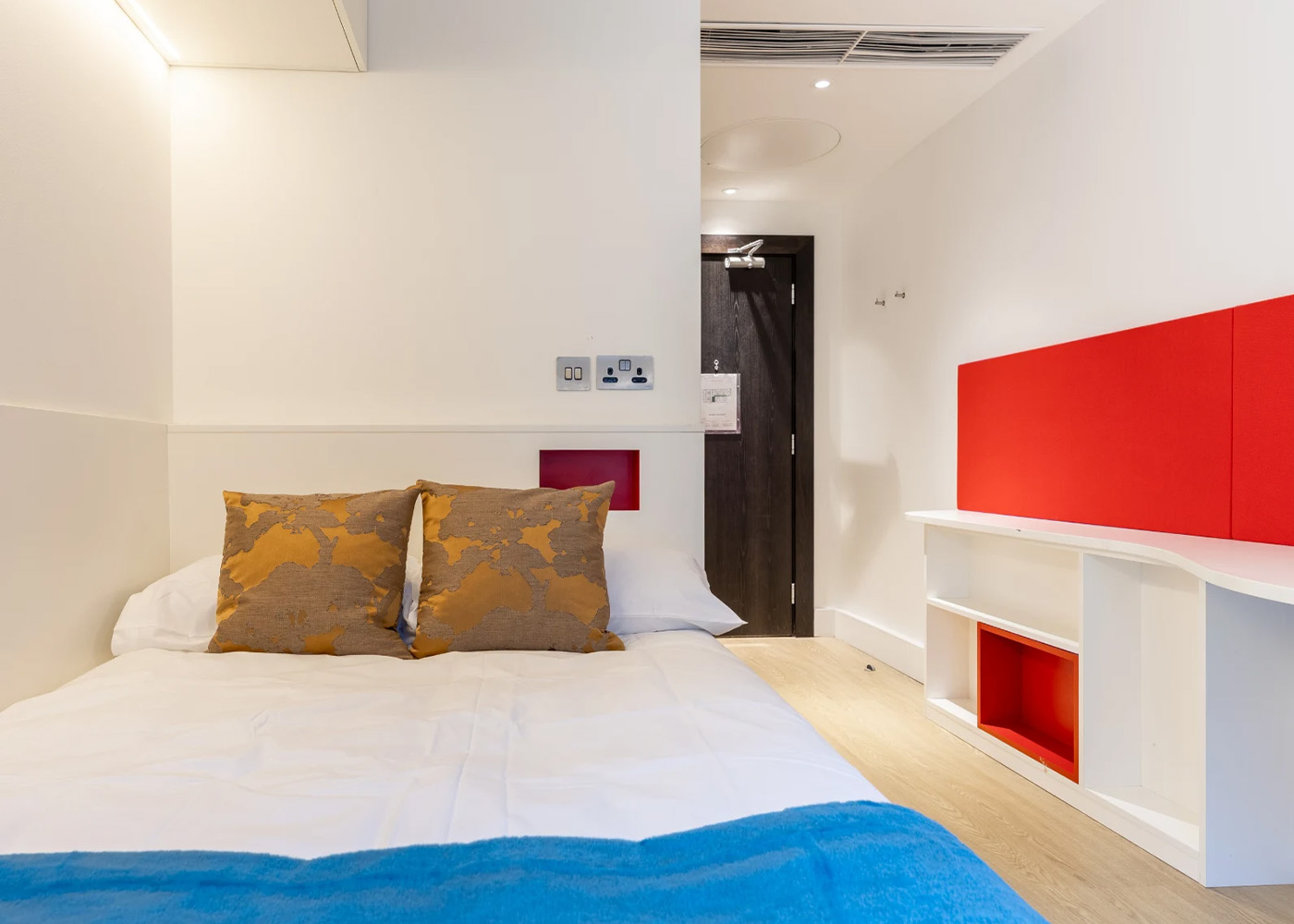  Classic Ensuite Lower Level  -  Londonist Spring Mews  - Gallery -  10