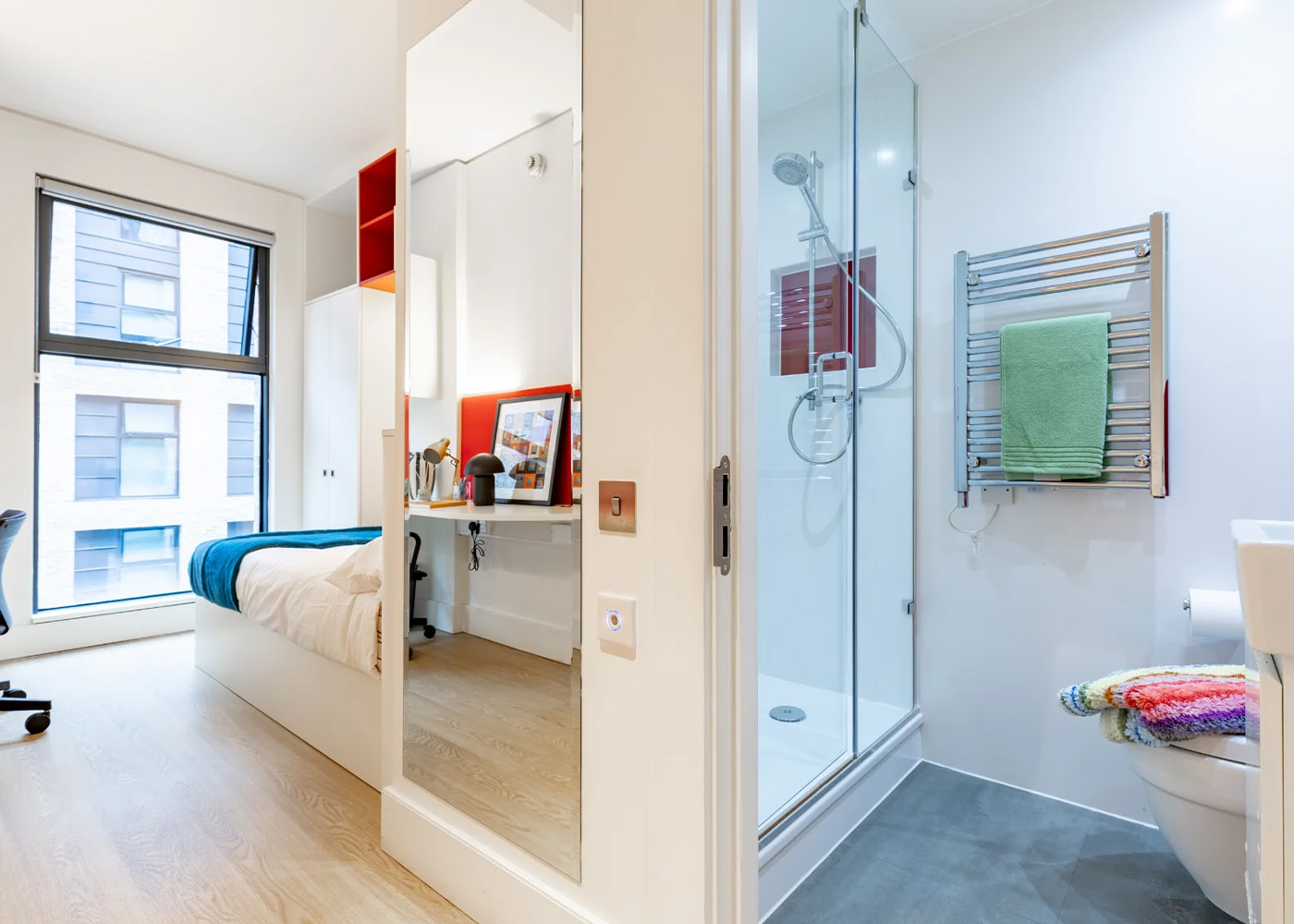  Classic Ensuite Upper Level  -  Londonist Spring Mews  - Gallery -  4