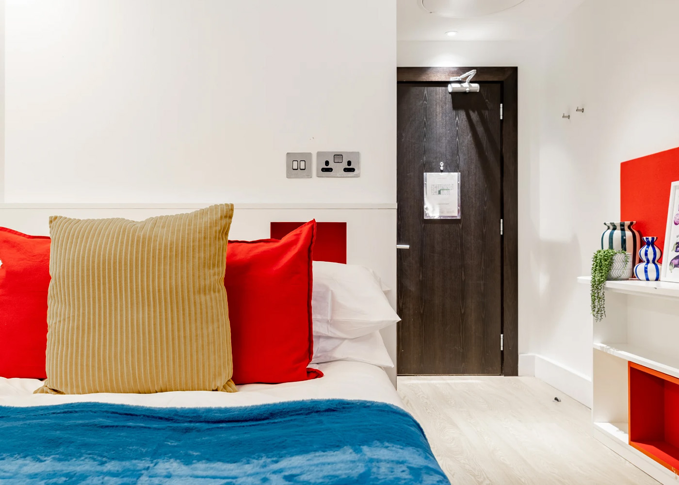  Premium Ensuite Lower Level  -  Londonist Spring Mews  - Gallery -  8