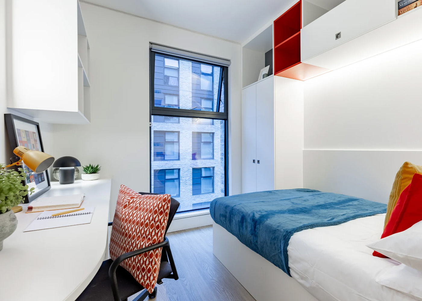  Premium Ensuite Mid Level  -  Londonist Spring Mews  - Gallery -  2