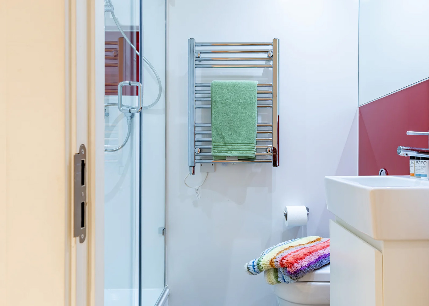  Premium Ensuite Upper Level  -  Londonist Spring Mews  - Gallery -  6