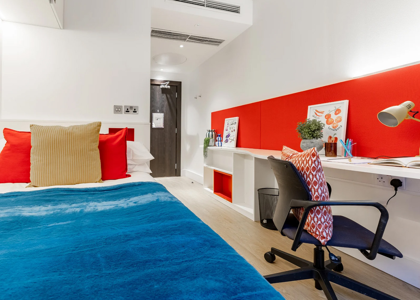  Premium Ensuite Upper Level  -  Londonist Spring Mews  - Gallery -  8