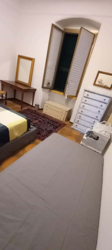 Room in Piazza Giuseppe Garibaldi, La Spezia for 120 m² with 3 bedrooms