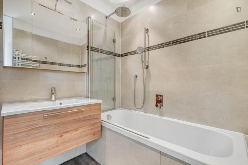 Very bright 1-bedroom flat near the Hütteldorfer Straße subway station