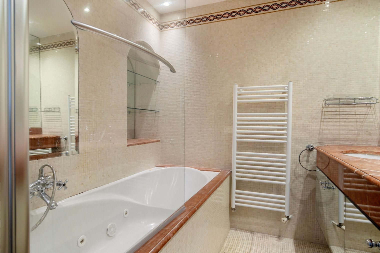 Stylish 2BR Apartment In Heart Of Paris - 10