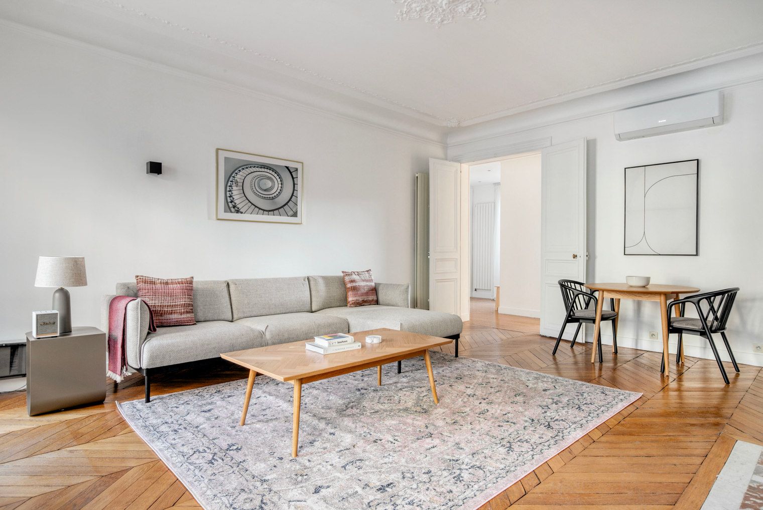 Stylish 2BR Apartment In Heart Of Paris - 24