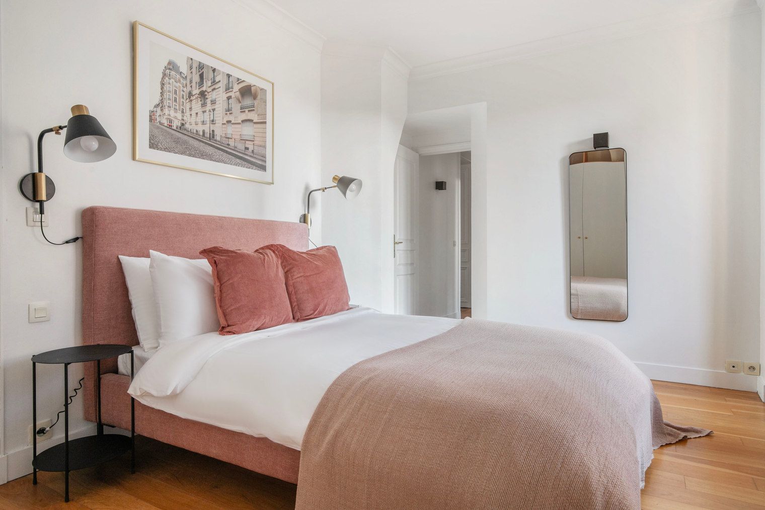 Stylish 2BR Apartment In Heart Of Paris - 16