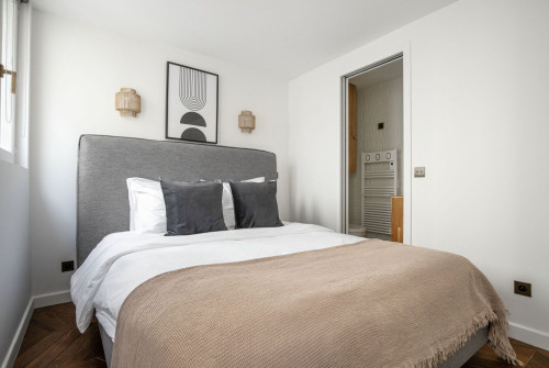 Chic One-Bedroom in the Heart of Paris - Gallery - 13
