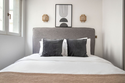 Chic One-Bedroom in the Heart of Paris