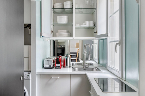 Charming One-Bedroom Retreat in Paris - Gallery - 7