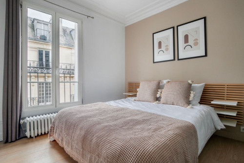 Charming One-Bedroom Retreat in Paris - Gallery - 10