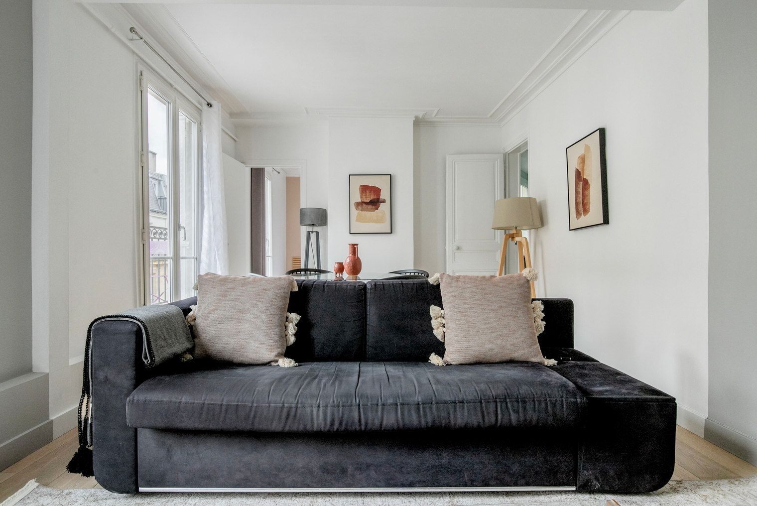 Charming One-Bedroom Retreat In Paris - 14