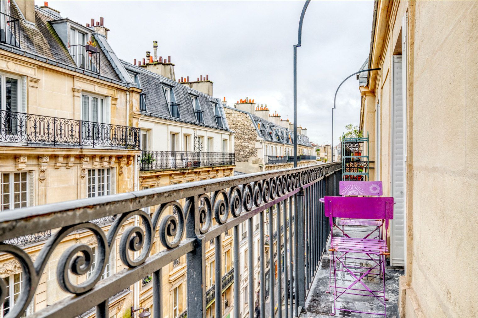 Charming One-Bedroom Retreat In Paris - 4