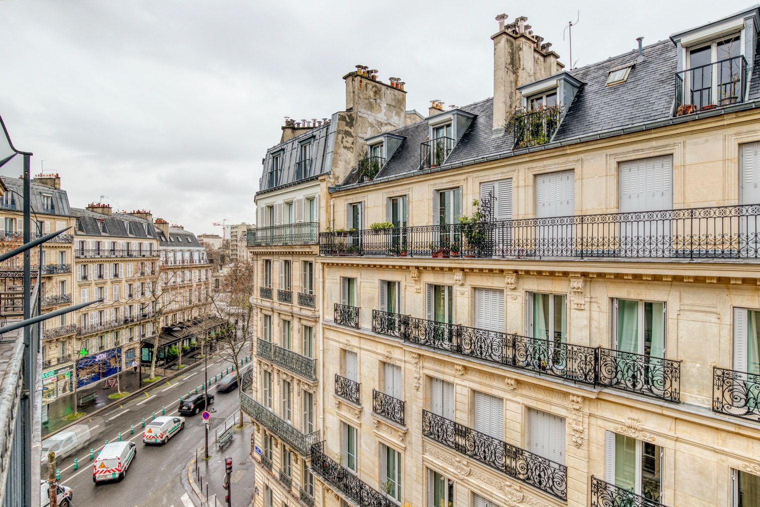Charming One-Bedroom Retreat In Paris - 3