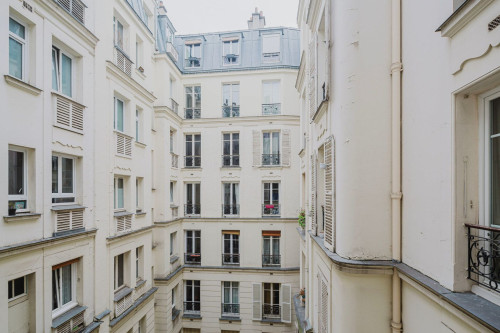 Chic One-Bedroom Apartment in Paris Épinettes - Gallery - 13
