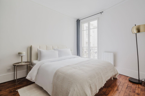 Chic One-Bedroom Apartment in Paris Épinettes - Gallery - 10