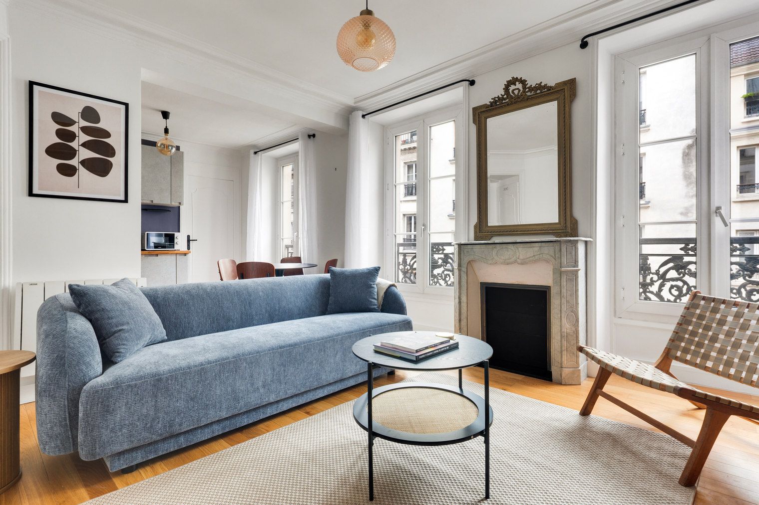 Stylish Two-Bedroom Retreat In Central Paris - 17