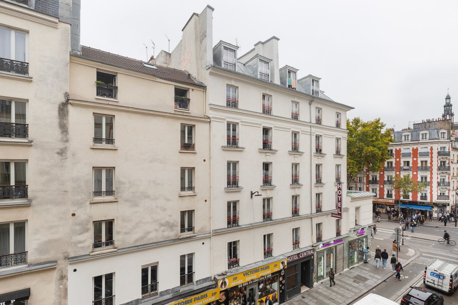 Stylish Two-Bedroom Retreat In Central Paris - 5