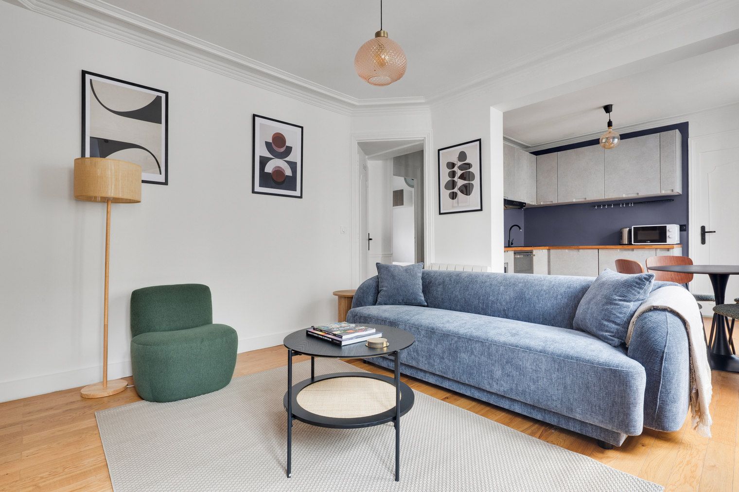 Stylish Two-Bedroom Retreat In Central Paris - 18