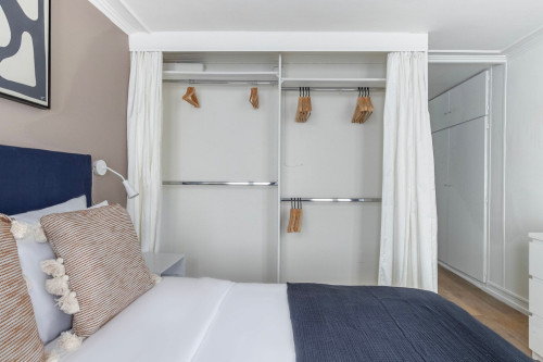 Chic Parisian One-Bedroom Oasis Awaits You - Gallery - 15
